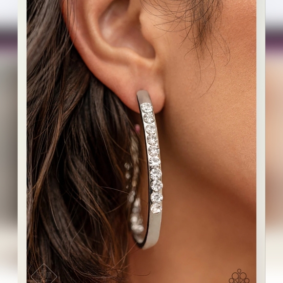 Borderline Brilliance White Rhinestones Earrings 👌 Rare Find - Picture 3 of 3